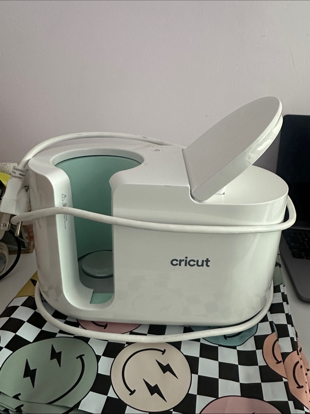 Cricut EasyPress Mini White with Mint Interior